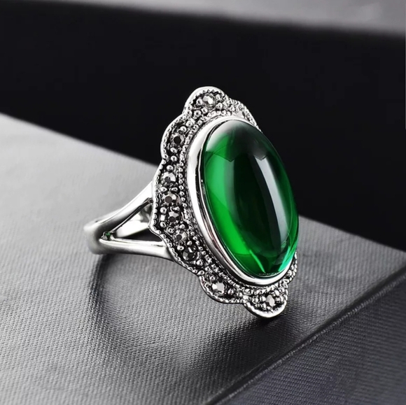 Beautiful vintage green stone ring!!! - Picture 5 of 6